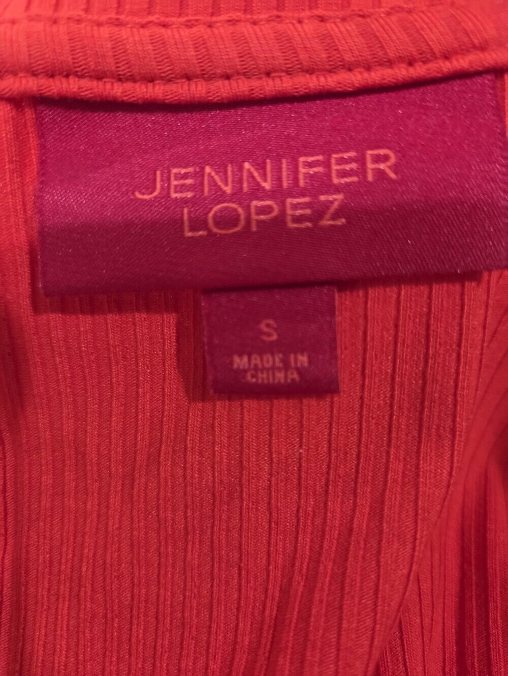 Jennifer Lopez Red Ribbed Scoop Button-Front Top Small - Picture 4 of 8
